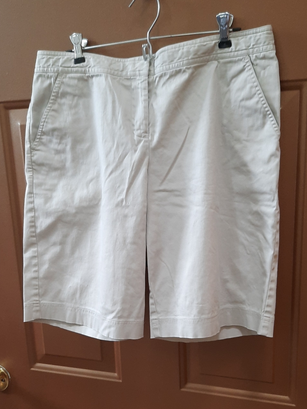 Tommy Bahama Women's Cream Bermuda Shorts - Picture 4 of 4